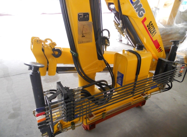 XCMG Official SQ3.2ZK1 3.2 ton mini folding crane truck with crane for sale